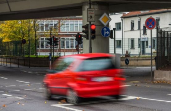 Cách xử phạt giao thông lạ lẫm ở Đức: “Bị phạt gấp đôi nếu tăng tốc trước khi...