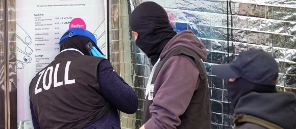 2 Chien Dich Truy Quet Quy Mo Lon Kiem Tra Chuoi Tiem Nails Cua Nguoi Viet O Duc