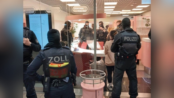 1 Canh Sat Duc Huy Dong Hon 1000 Quan Dot Kich Cac Tiem Nail Tren Toan Quoc