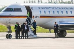 Chuyên cơ của Thủ tướng Đức bị ôtô đâm ở sân bay