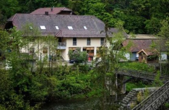 Thảm sát bằng nỏ bí ẩn ở Đức, 5 người chết