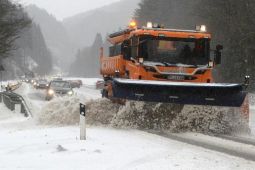 Tuyết rơi dày đặc, giao thông nhiều nước châu Âu hỗn loạn