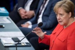 Bà Merkel trả lời chất vấn của các nghị sỹ lần đầu tiên sau nhậm chức