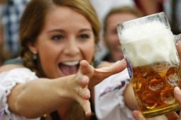 Người Đức có ép nhau uống bia?