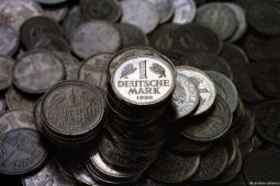 Chuyện dài bất tận về đồng tiền ma của Đức