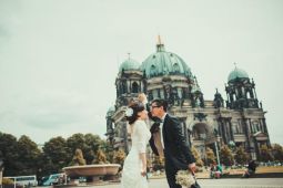 Một nước Đức lãng mạn đến khác lạ qua ảnh cưới “yêu nhau tại Berlin” của cặp...