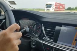 Lái xe không giới hạn tốc độ tại Đức 'sướng' như thế nào?