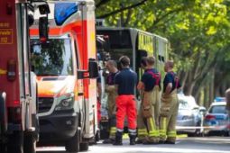 Tấn công bằng dao trên xe buýt ở Đức, 10 người bị thương