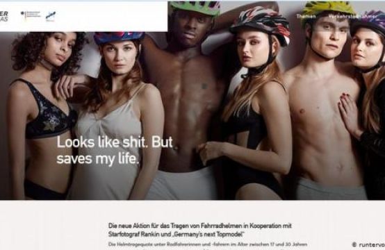 Đức: Quảng cáo mũ bảo hiểm bị chỉ trích ngu dốt, tục tĩu và phân biệt giới tính