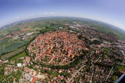 Đức: Thị trấn được “dát” bằng 72.000 tấn kim cương