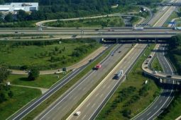 Tại sao Autobahn tại Đức không giới hạn tốc độ như Mỹ?