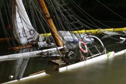 Thuyền buồm cổ bị đâm chìm ở Đức