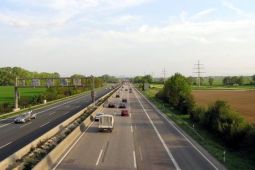 Đức kiên quyết không giới hạn tốc độ trên đường cao tốc Autobahn
