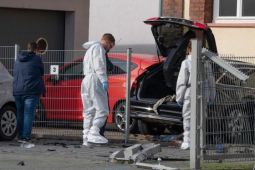 Chồng đâm xe vào vợ cũ rồi dùng rìu tấn công ở Đức