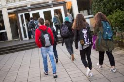 Một ngôi trường ở Đức cho phép học sinh đi muộn 1 tiếng đồng hồ: 97% học sinh...