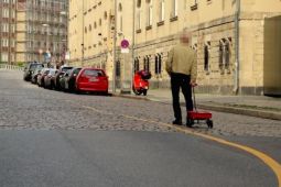Người đàn ông Đức Kéo lê 99 smartphone ngoài đường để đánh lừa Google Maps