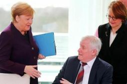 Bất ngờ Thủ tướng Merkel bị Bộ trưởng Đức từ chối bắt tay vì Covid 19