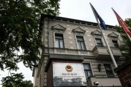 Đại sứ quán Việt Nam tại Đức thông báo đường dây nóng bảo hộ công dân