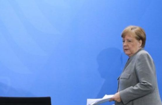 Thủ tướng Merkel: Không “bàn ra tán vào” lệnh hạn chế vì Covid-19