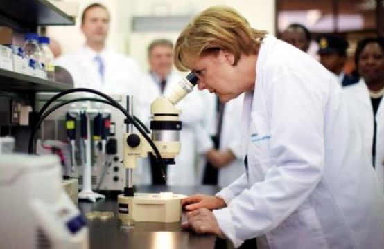Lãnh đạo với tư duy khoa học, bà Merkel giúp Đức chống dịch thành công