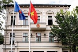 Đại sứ quán Việt Nam tại Đức tiếp tục đưa ra khuyến cáo công dân về dịch...