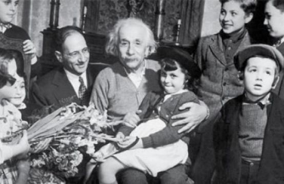 Bức thư Einstein gửi con gái: Câu chuyện đẹp chỉ là điều hư cấu?