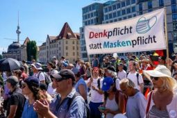 Cấm biểu tình phản đối biện pháp kiềm chế dịch tại Berlin, Đức
