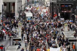 Đức: Giới chống khẩu trang và các cấm đoán vì Covid-19 lại biểu tình ở Berlin