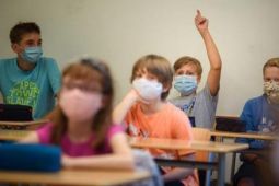 Bayern: Giáo viên, học sinh phải đeo khẩu trang trong lớp