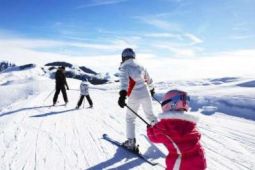 Thủ tướng Đức đề xuất đóng cửa tất cả các khu trượt tuyết ở châu Âu