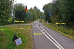 Con đường thuộc Bỉ nằm trong lòng nước Đức