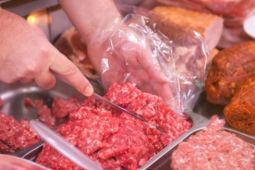 Hamburger thịt sống của Đức – Món ăn không phải ai cũng đủ can đảm để thử