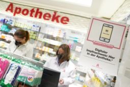 Các hiệu thuốc ở Đức cung cấp vắc xin Covid ‘từ ngày 8 tháng 2’