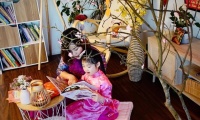 Bà mẹ Việt tại Đức cùng con gái tự làm đồ trang trí Tết