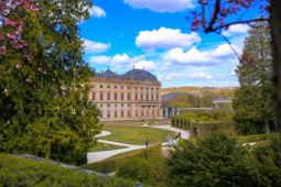 Sắc xuân bên cung điện 300 tuổi ở Đức