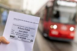 Chi tiết về việc sử dụng phương tiện công cộng tại Đức chỉ với 9 euro/tháng