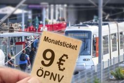 Hàng triệu người có vé € 9 của Đức