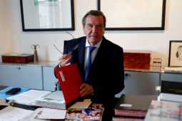 Cựu thủ tướng Đức Gerhard Schröder kiện Hạ viện