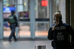 Cảnh sát sơ tán trung tâm mua sắm ở Đức vì vụ bắt giữ con tin